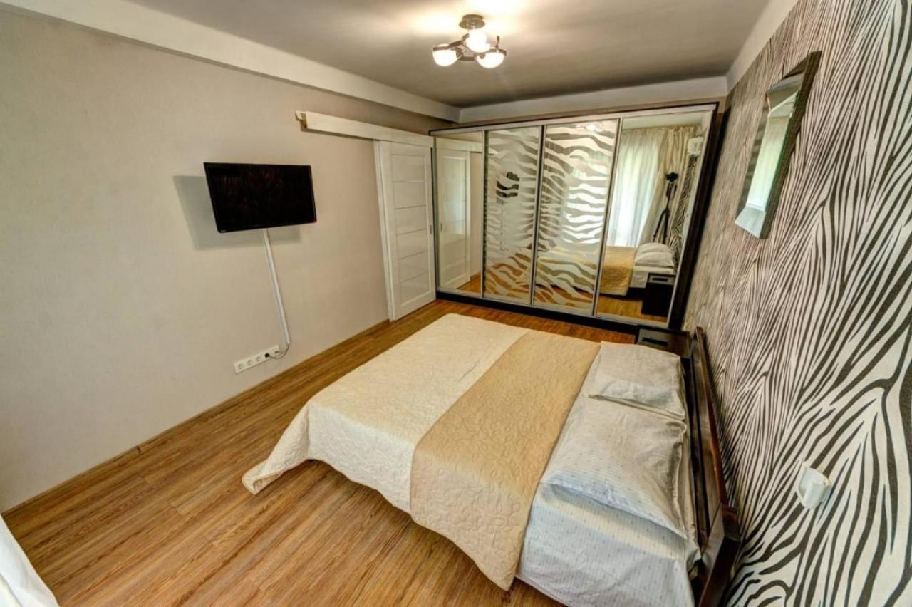 Excellent Apartment Druzhby Narodov Boulevard 3A. Lybedskaya Metro Station Kijów Zewnętrze zdjęcie